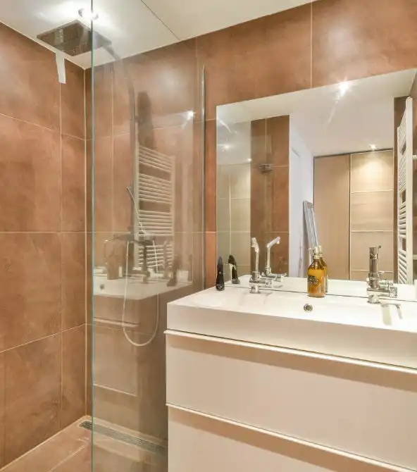 Matching brown tiles with the fixtures