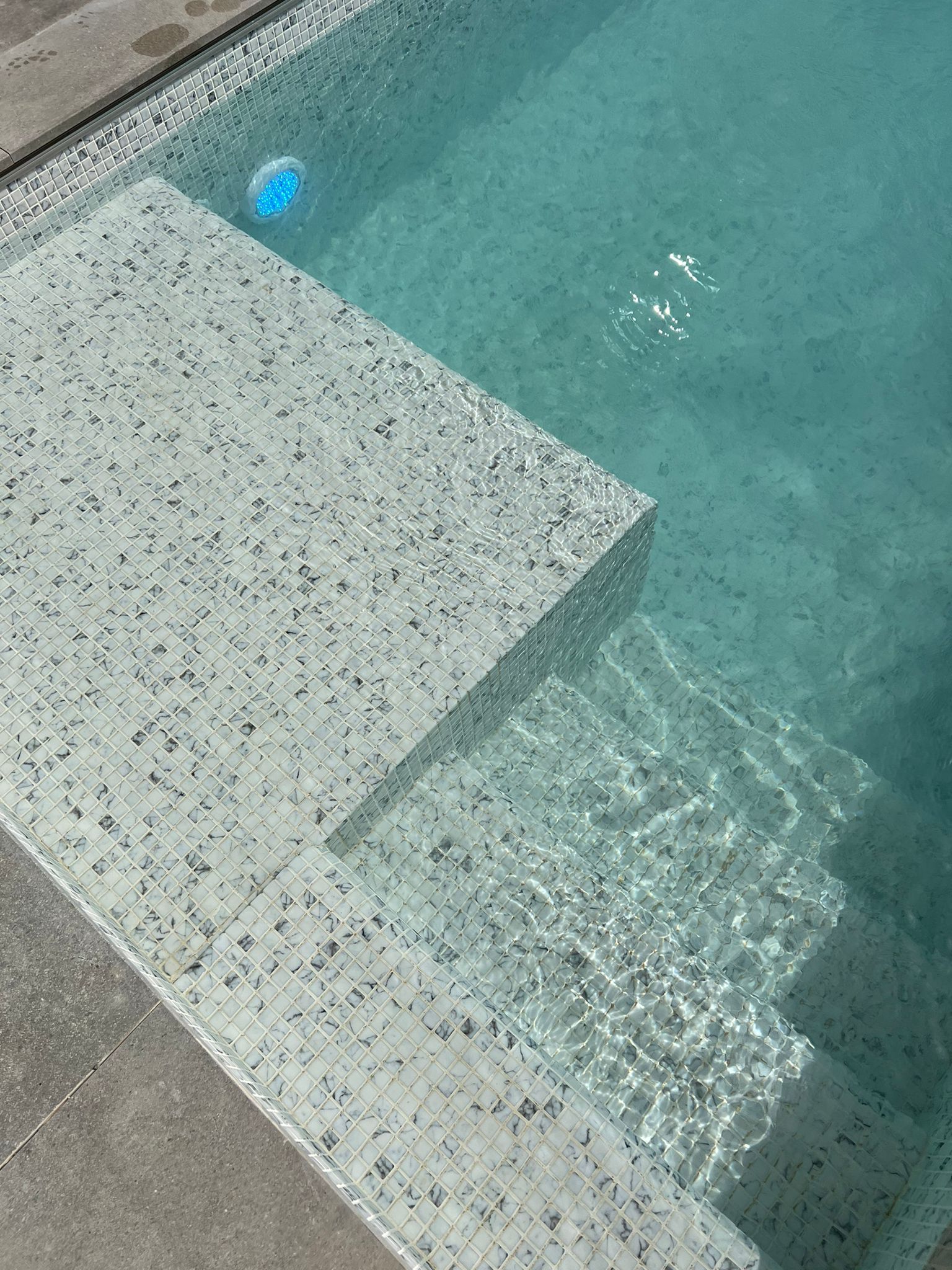 Carrara Marble Look Spanish Polyurethane Cord Glass Pool-Mosaic 7723
