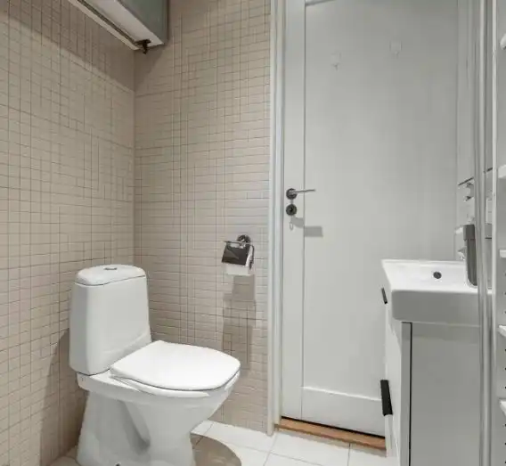 Neutral Coloured Tiles In Bathroom